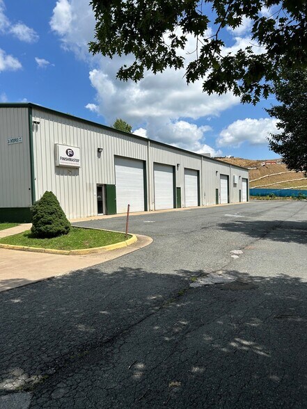 More Photos Of 24 Enterprise Ct, Fredericksburg Warehouse For Lease