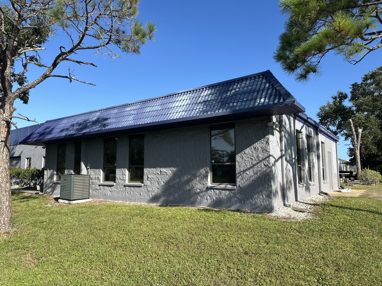 More Photos Of 7555 Commerce Ct, Sarasota Manufacturing For Lease