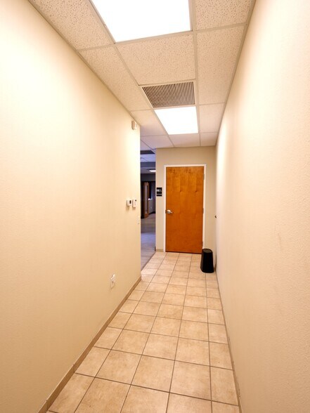 More Photos Of 402 Chairman Ct, DeBary Warehouse For Lease