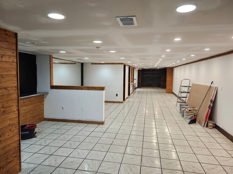 More Photos Of 730 N Old Woodward Ave, Birmingham Storefront Retail Office For Lease
