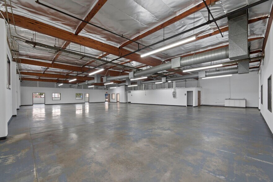 More Photos Of 1761-1765 W Oak St, Torrance Warehouse For Lease