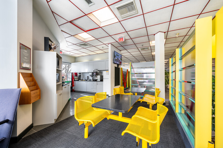 More Photos Of 1325 Hwy Trans-Canada, Dorval Office Residential For Sale