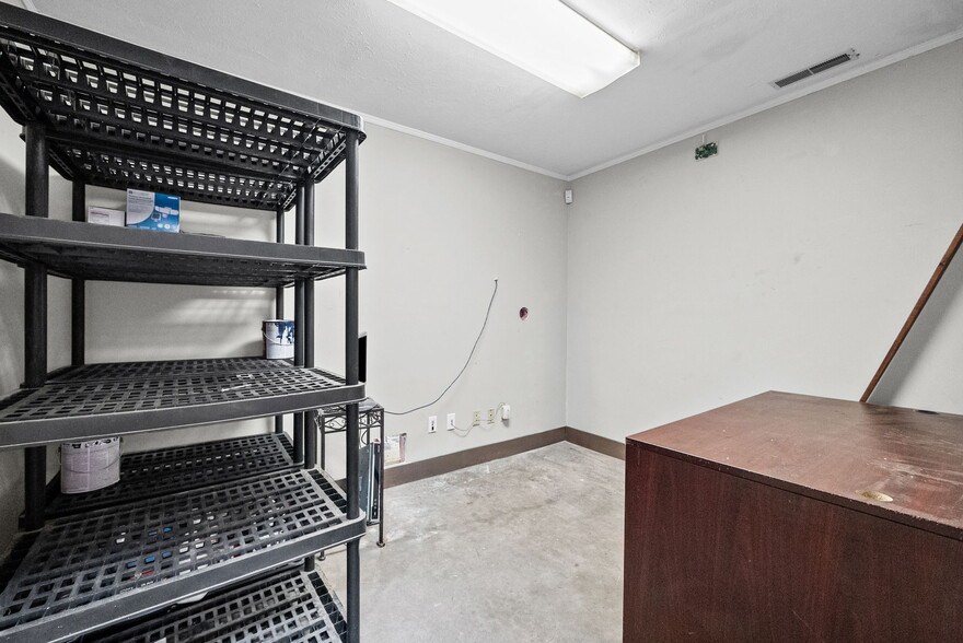 More Photos Of 1761 Jardco Dr, Clarksville Warehouse For Lease