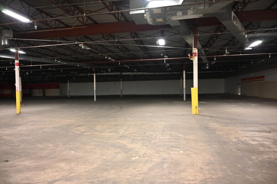 More Photos Of 2300 Claremont Ave, Ashland Freestanding For Lease