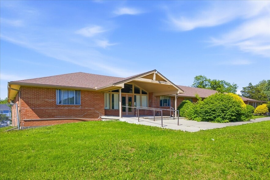 More Photos Of 8540 Blue Ridge Blvd, Kansas City Office For Sale