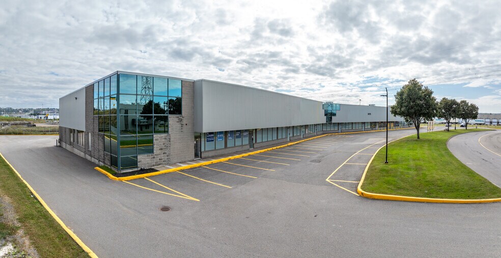 More Photos Of 4975 Rue Rideau, Québec Distribution For Lease