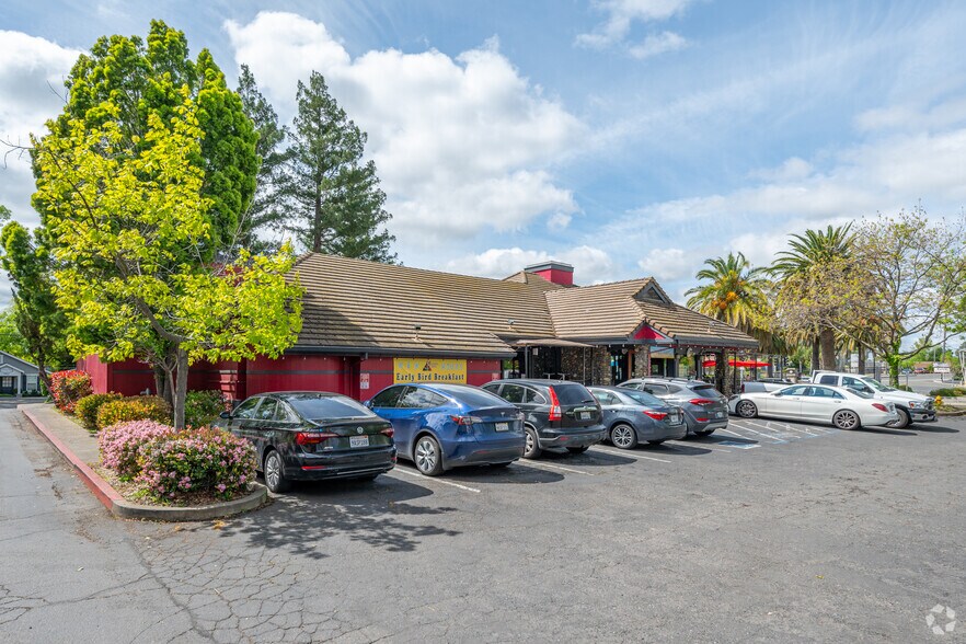 More Photos Of 6400 Fair Oaks Blvd, Carmichael Restaurant For Sale