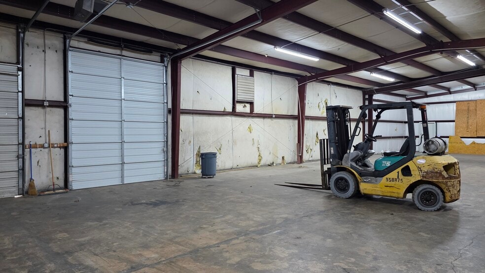 More Photos Of 3620 North Pky, Cumming Light Distribution For Lease