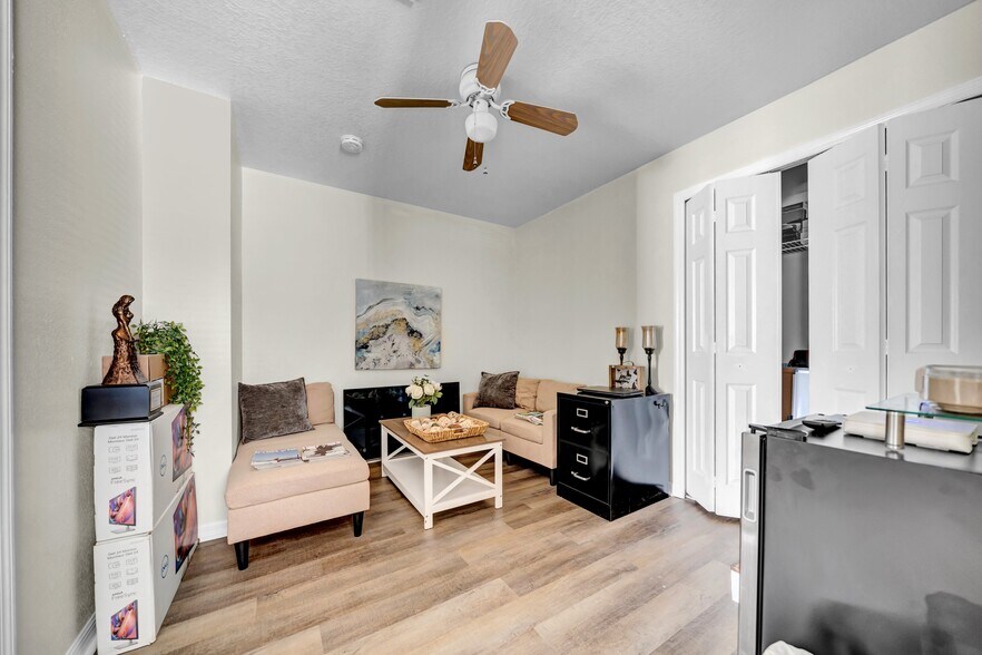 More Photos Of 5001 Beechcraft Way, Seffner Apartments For Sale