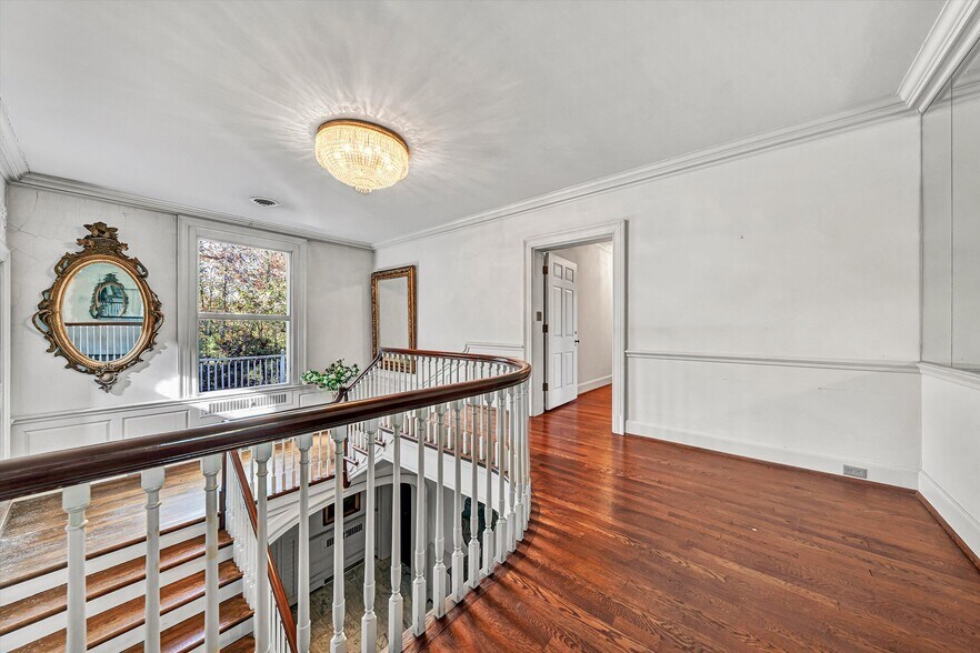 More Photos Of 934 Commander Dr, Roanoke Specialty For Sale