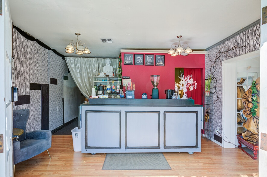 More Photos Of 2205 W Olive Ave, Burbank Office Residential For Sale