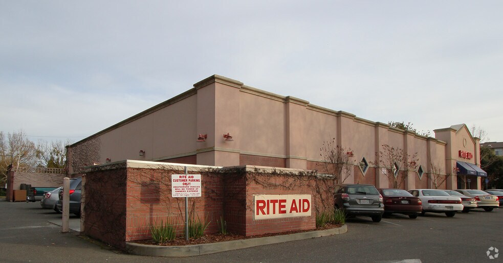 More Photos Of 655 Russell Blvd, Davis Supermarket For Lease
