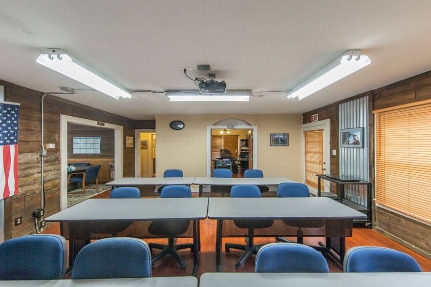 More Photos Of 1502 Main St, Seabrook Office Residential For Lease