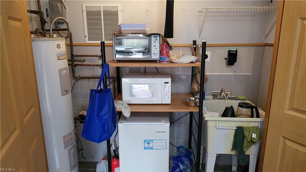 More Photos Of 1335 S Lundy Ave, Salem Self Storage For Sale