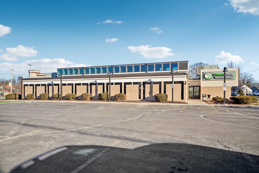 More Photos Of 2805 Beaver Ave, Des Moines Bank For Sale