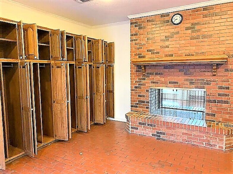 More Photos Of 1115 Memorial Dr, Denison Medical For Lease