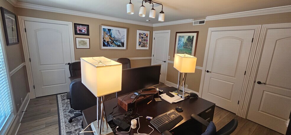 More Photos Of 109 Holiday Ct, Franklin Office For Lease