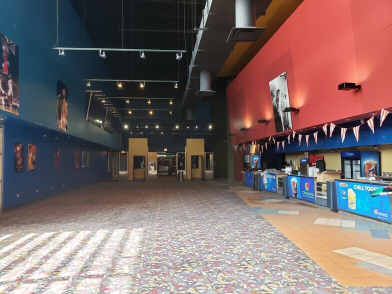 More Photos Of 3330 W Roosevelt Rd, Chicago Movie Theatre For Lease