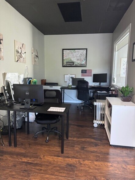 More Photos Of 30798 US Highway 19 N, Palm Harbor Warehouse For Lease