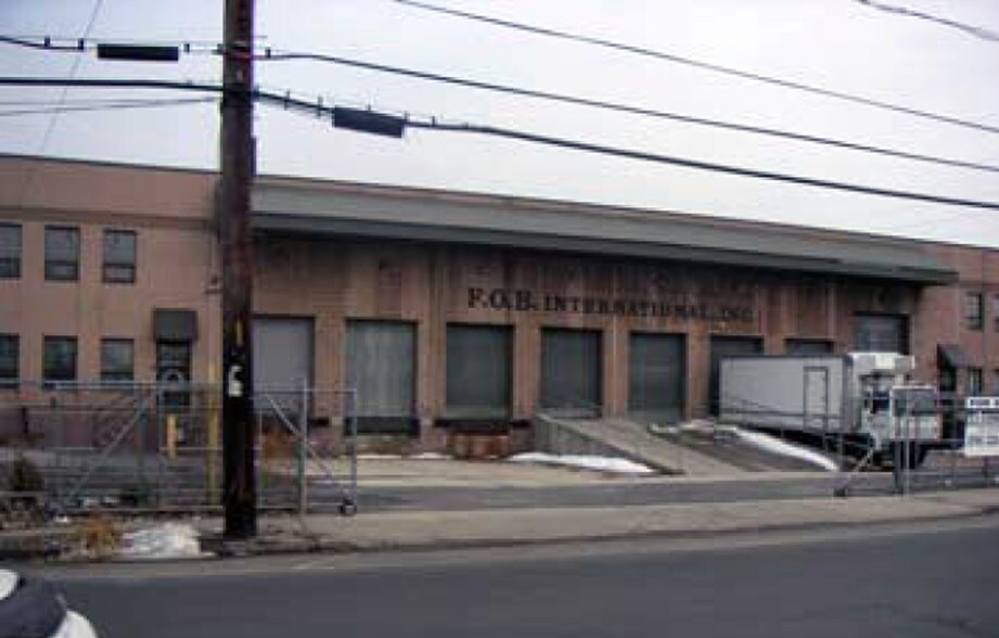More Photos Of 220 Lawrence Ave, Lawrence Distribution For Lease