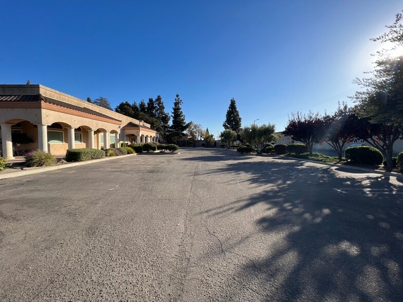 More Photos Of 204-210 E Enos Dr, Santa Maria Office For Lease