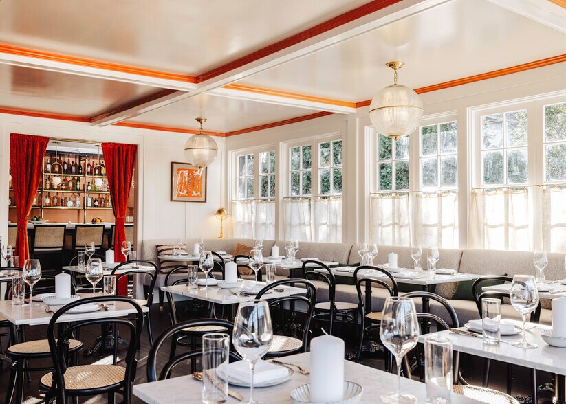 More Photos Of 210 Hampton Rd, Southampton Restaurant For Lease