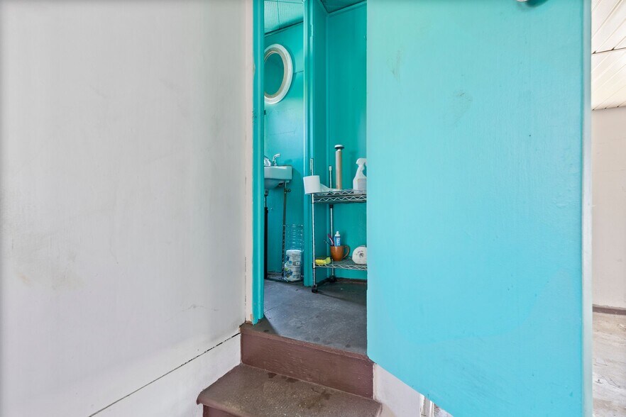 More Photos Of 55 White Ave, East Longmeadow Freestanding For Lease