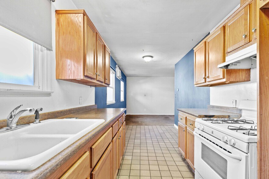 More Photos Of 2114 W Magnolia Blvd, Burbank Storefront For Sale