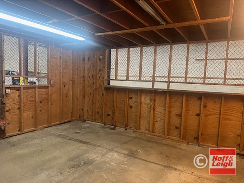 More Photos Of 1750 Newberry St, Cuyahoga Falls Warehouse For Sale
