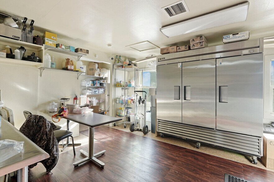 More Photos Of 14144 Market St, Walnut Grove Storefront For Sale