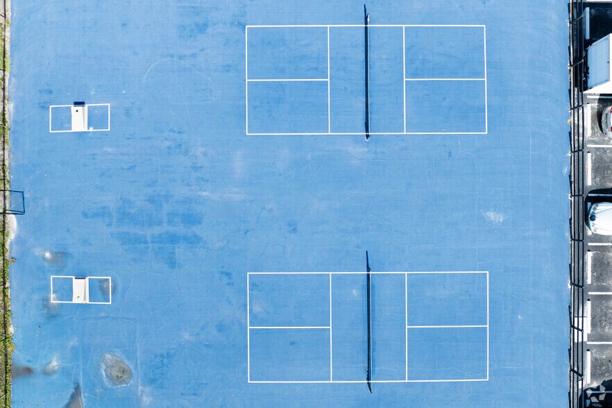 More Photos Of 6900 Concord Dr, Tampa Apartments For Sale