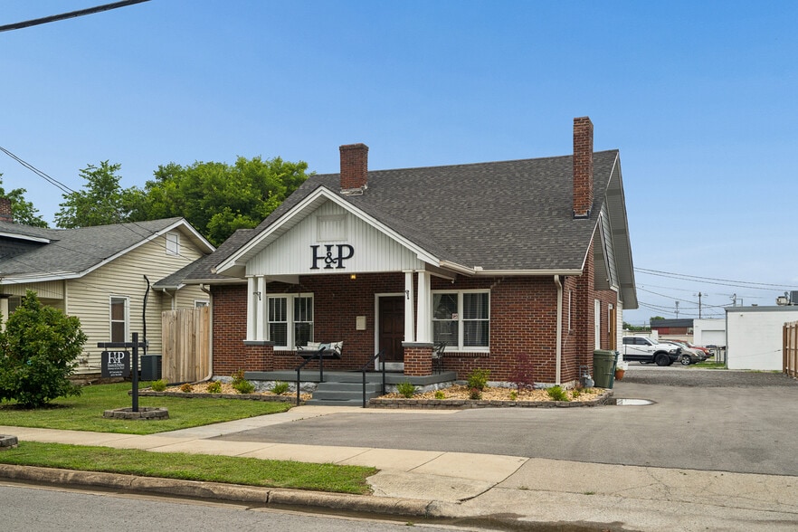 More Photos Of 207 University Ave, Lebanon Office For Sale