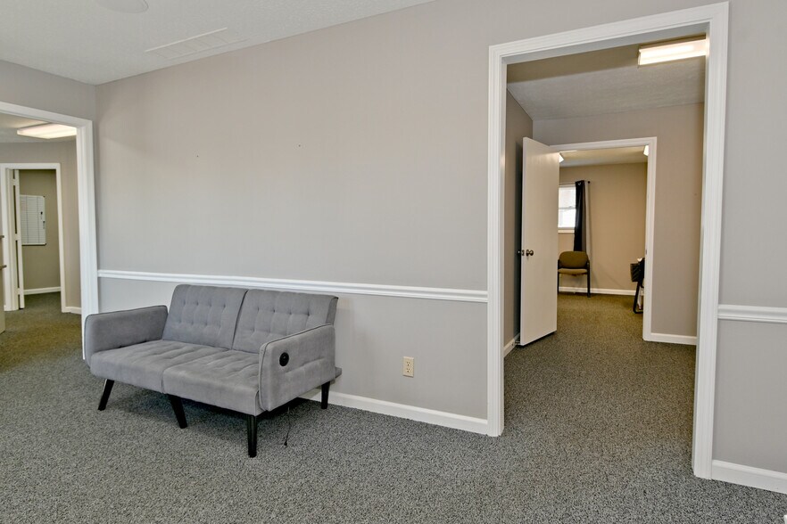 More Photos Of 1030 E Morgan St, Martinsville Office For Sale