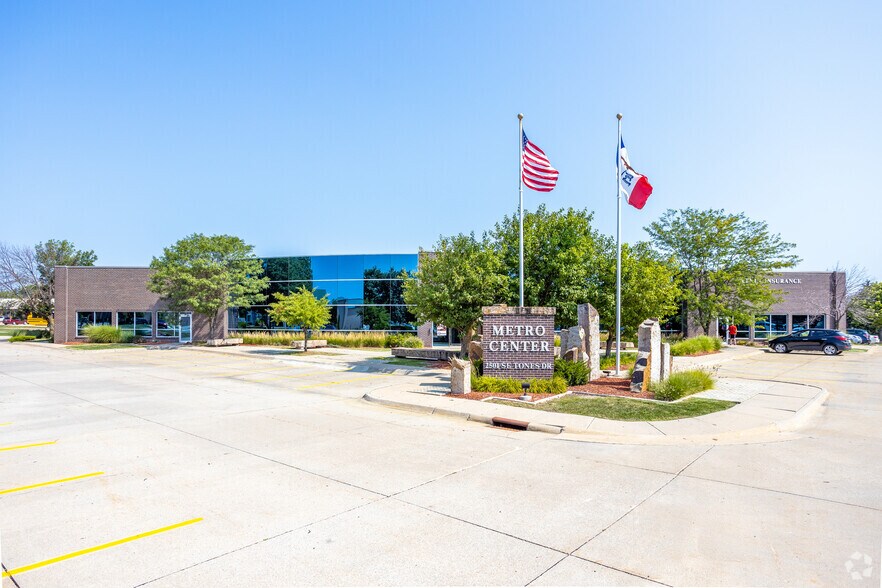 More Photos Of 2501 SE Tones Dr, Ankeny Medical For Lease