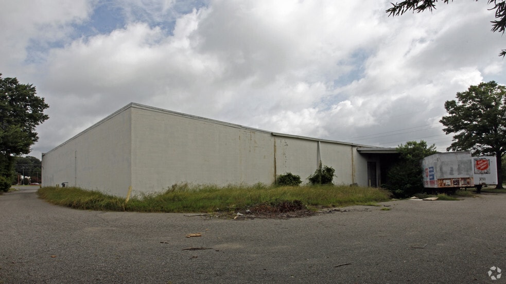 More Photos Of 4205 W Mercury Blvd, Hampton Freestanding For Sale