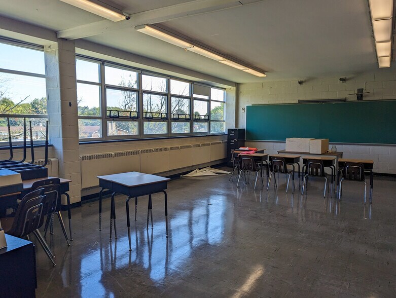 More Photos Of 350 Georgetown Rd, Carneys Point Schools For Lease