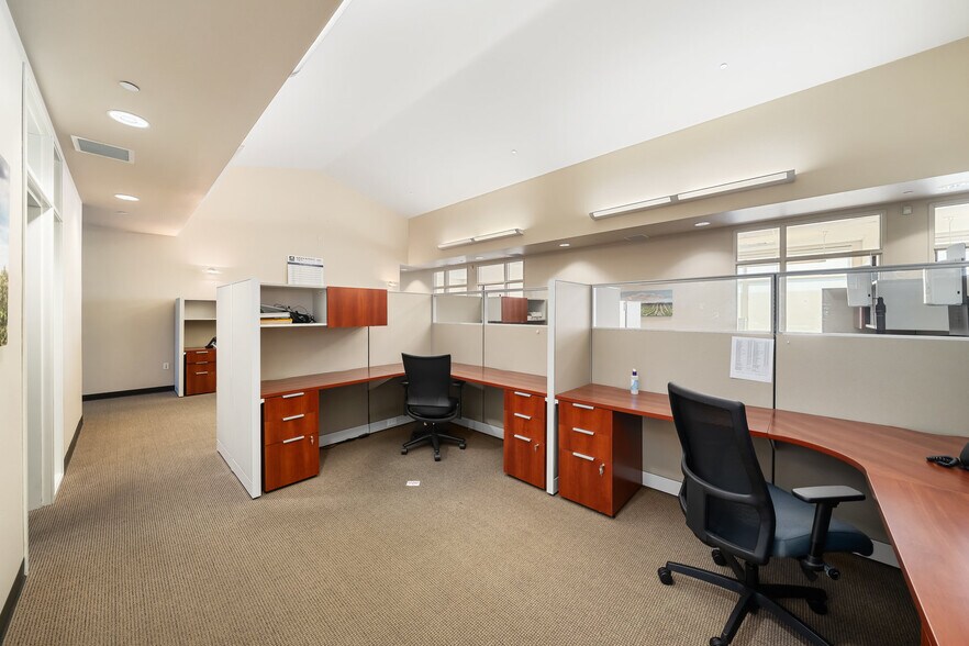 More Photos Of 102 S Vine St, Paso Robles Office For Lease