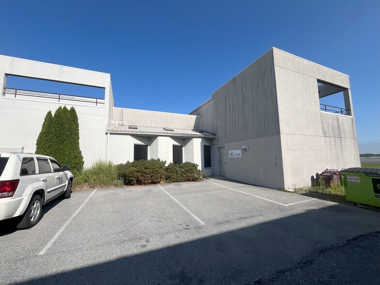 More Photos Of 2345 Bernville Rd, Reading Office For Lease