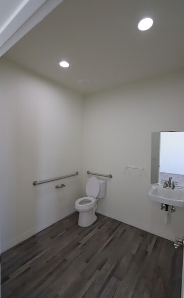 More Photos Of 3942 Frontage rd, Bullhead City Warehouse For Sale