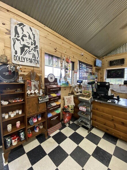 More Photos Of 15877 S US Highway 259, Haworth Convenience Store For Sale