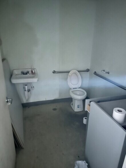 More Photos Of 550-682 SW Wilshire Blvd, Burleson Unknown For Lease