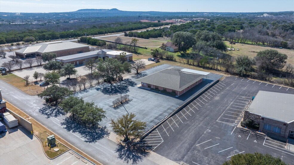 More Photos Of 1318 Paluxy Rd, Granbury Office For Sale