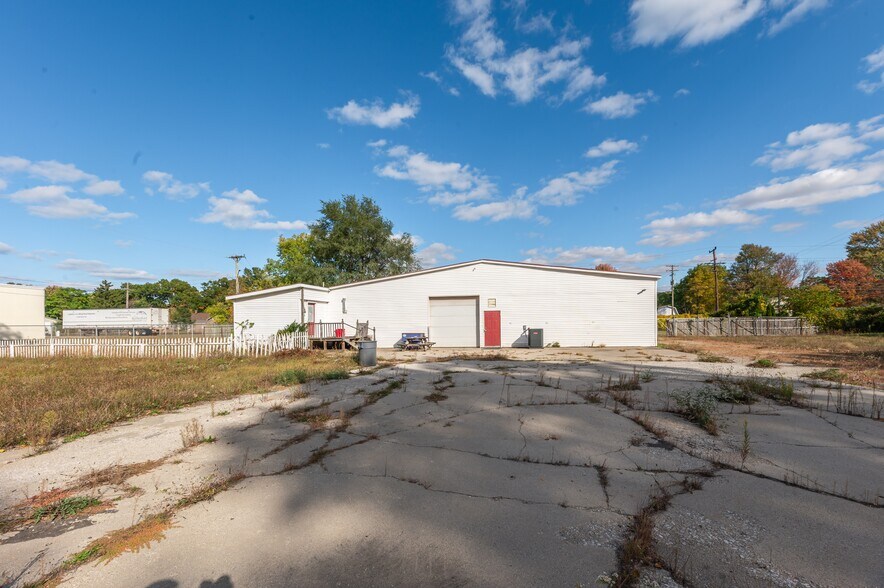 More Photos Of 3905 32nd St, Port Huron Truck Terminal For Sale