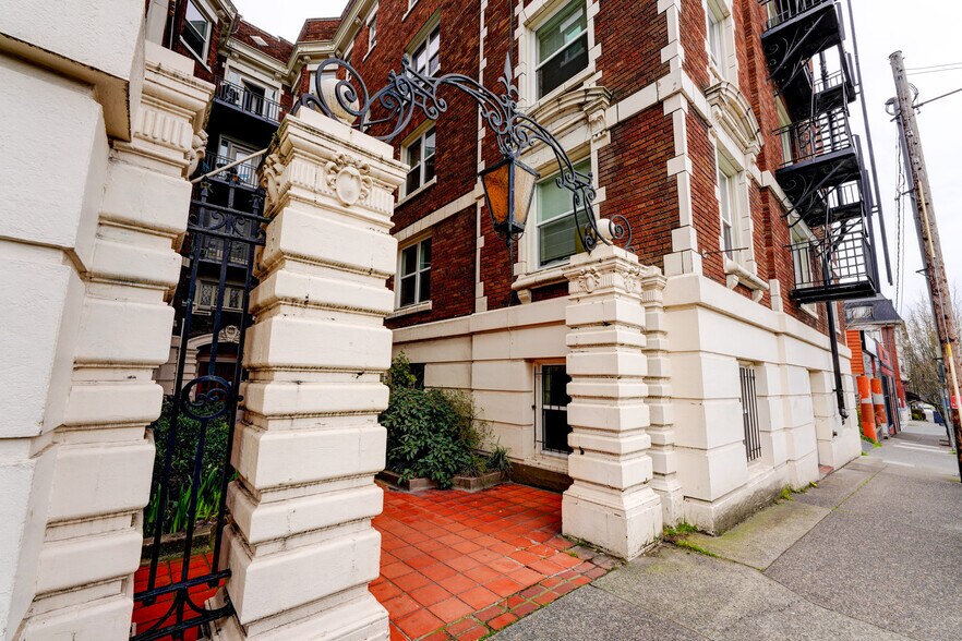 More Photos Of 1429 SW 14th Ave, Portland Apartments For Sale