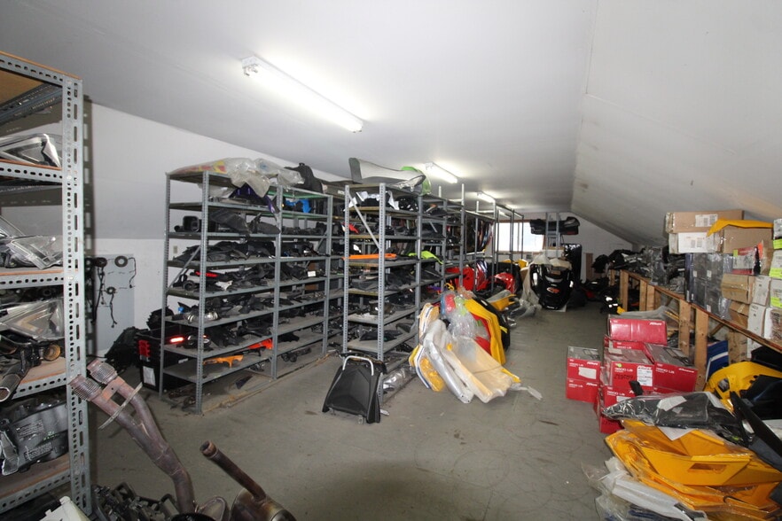 More Photos Of 585 S Main St, Central Square Auto Dealership For Sale