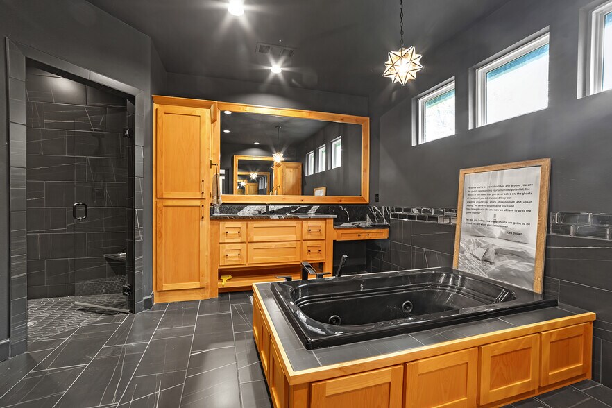 More Photos Of 446724 E 390 Rd, Langley Hotel For Sale