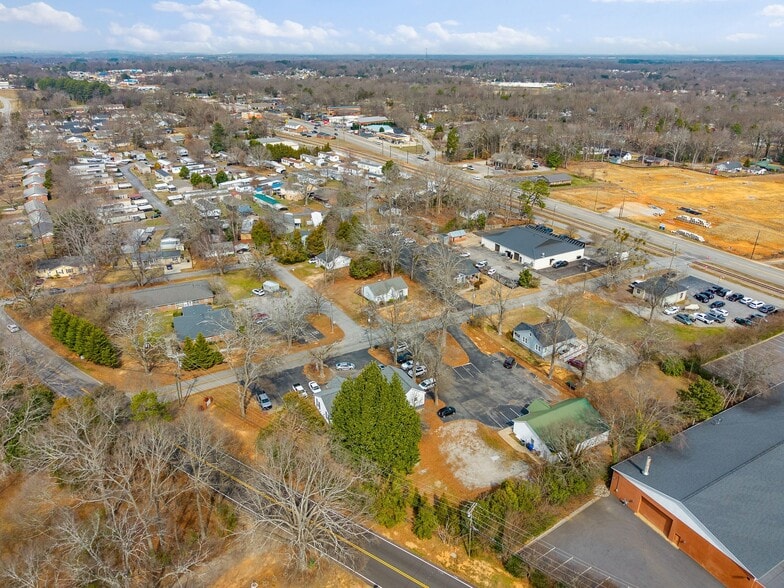 More Photos Of 107 Hillcrest Ave, Simpsonville Office For Sale