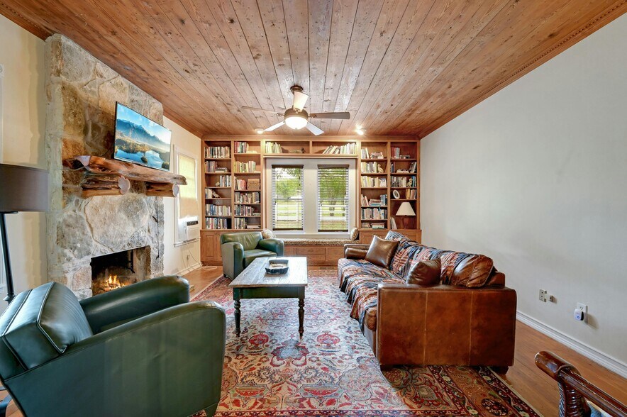 More Photos Of 23351 Ranch to Market 150 rd, Driftwood Specialty For Sale