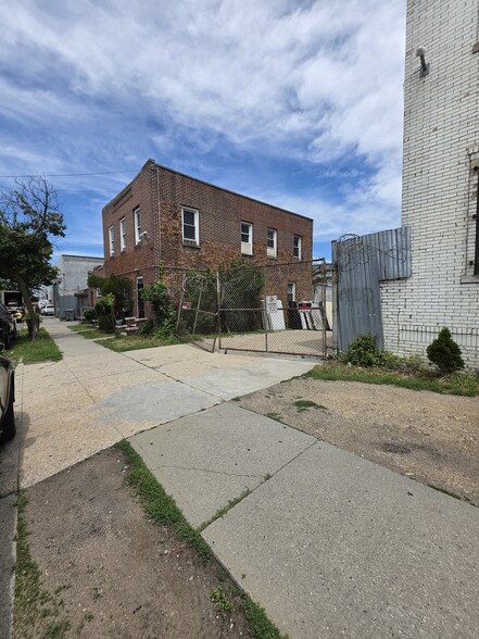 More Photos Of , Maspeth Unknown For Sale