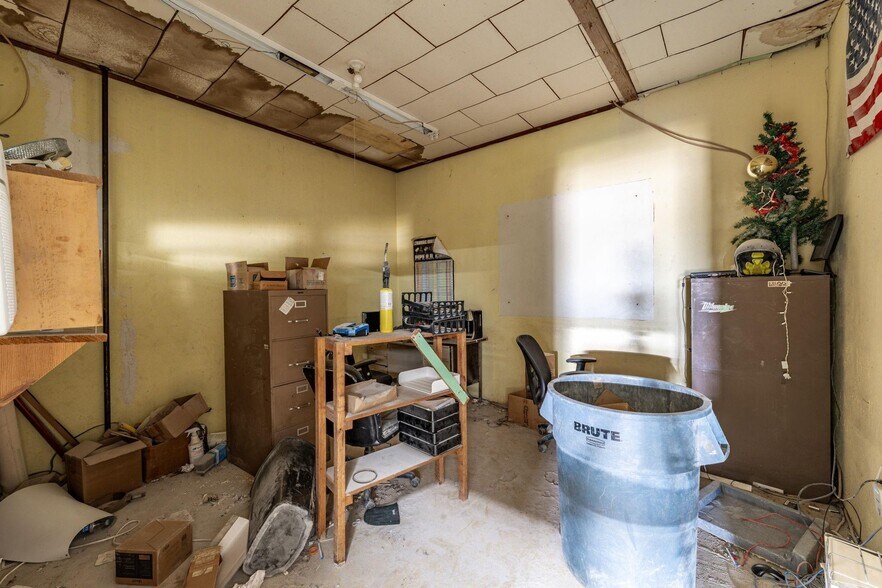 More Photos Of 1208 E Washington St, Stephenville Industrial For Sale